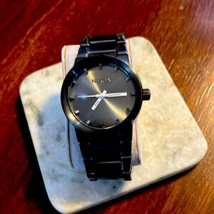 Nixon Cannon analog watch
